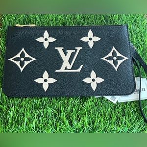 Louis Vuitton Neverfull MM Pouch